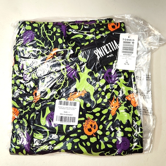 ❤️NWT VINTAGE TORRID DISNEY VILLAINS HALLOWEEN SUPER SOFT POCKETS SLEEP SHORT - Picture 4 of 14